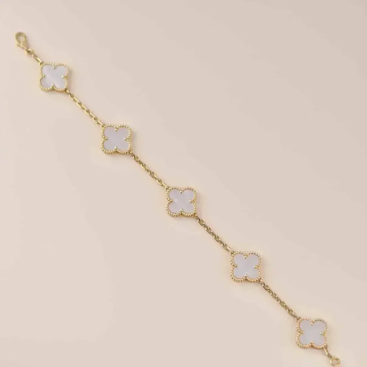 [Am jewelry]CLOVER WHITE PEARL MOP 5 MOTIF BRACELET COLLECTION
