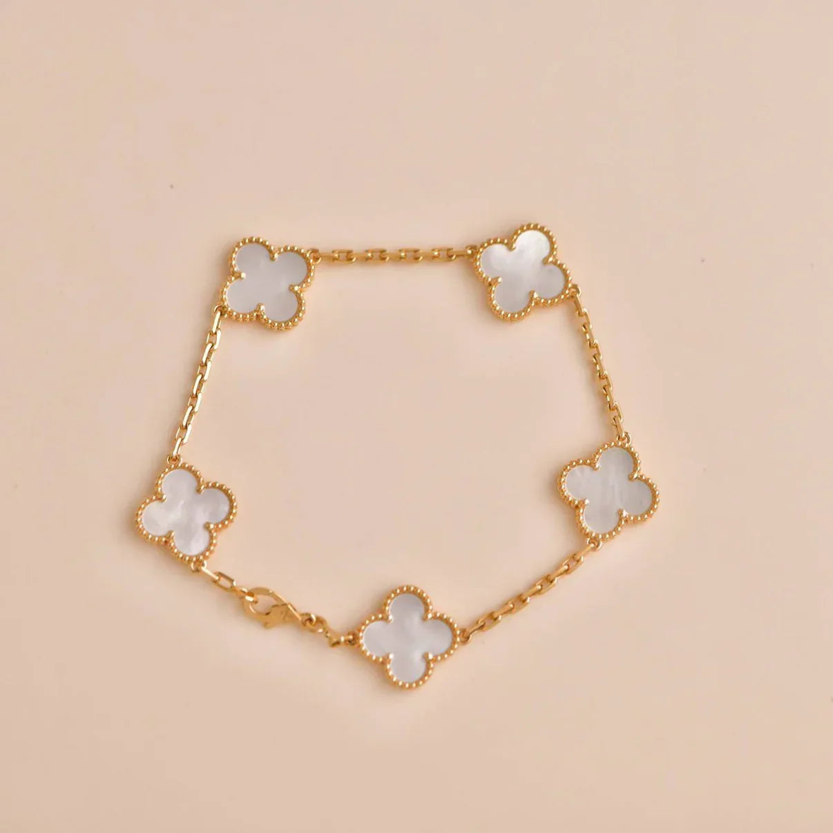 [Am jewelry]CLOVER WHITE PEARL MOP 5 MOTIF BRACELET COLLECTION