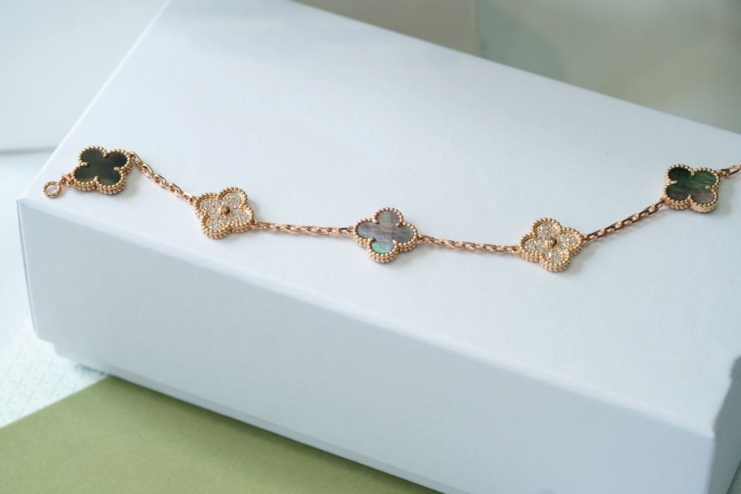 [Am jewelry] CLOVER 5 MOTIF GRAY MOP BRACELET COLLECTION