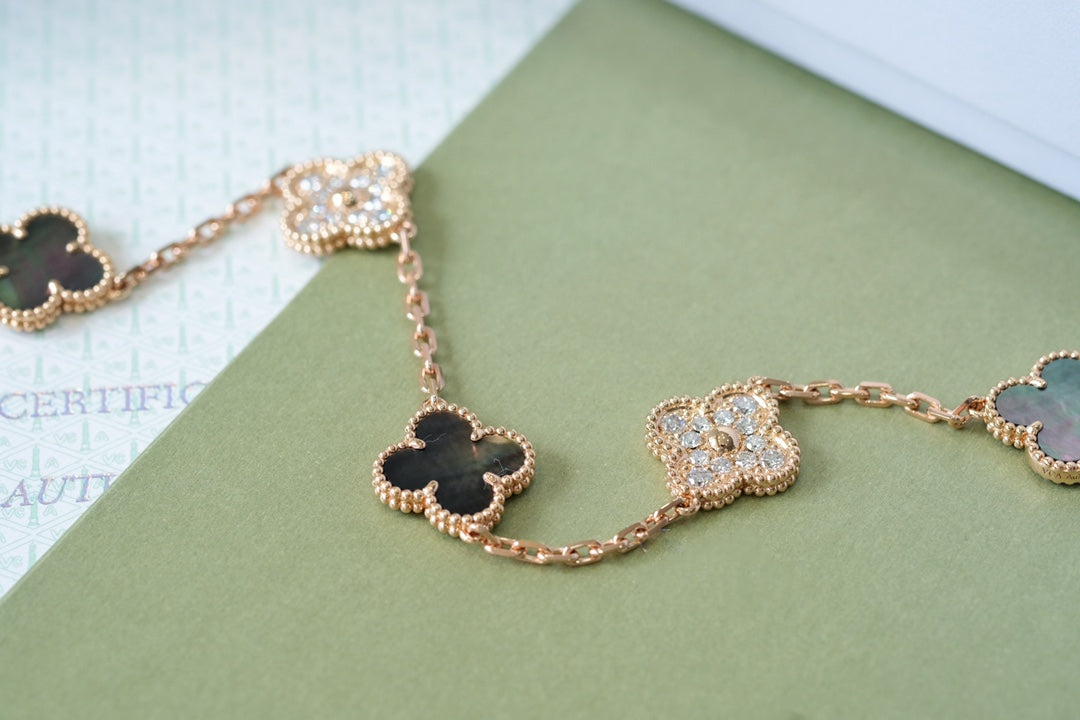[Am jewelry] CLOVER 5 MOTIF GRAY MOP BRACELET COLLECTION