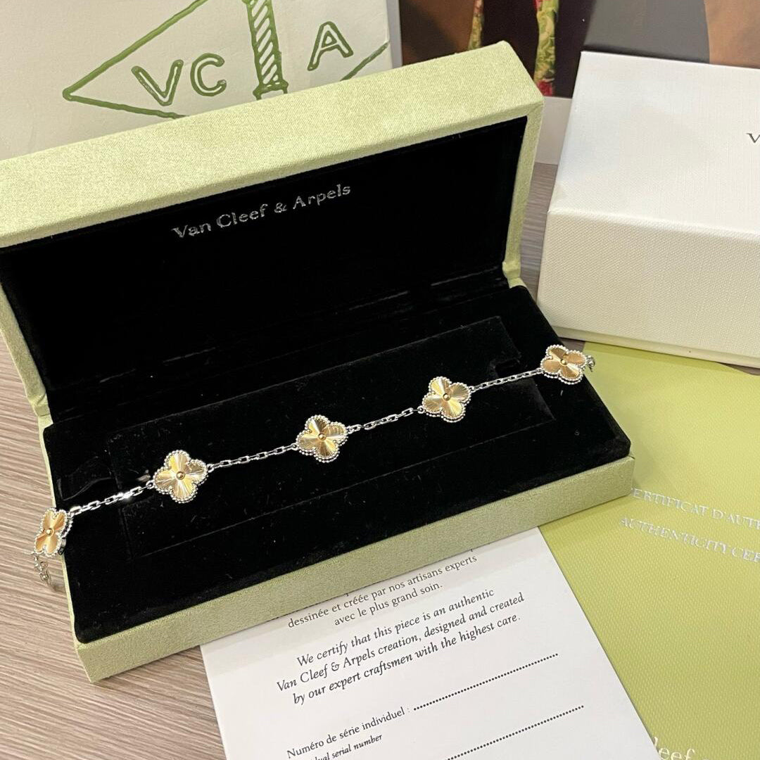 [Am jewelry]CLOVER  5 MOTIFS  CHRISTMAS LIMITED EDITION BRACELET