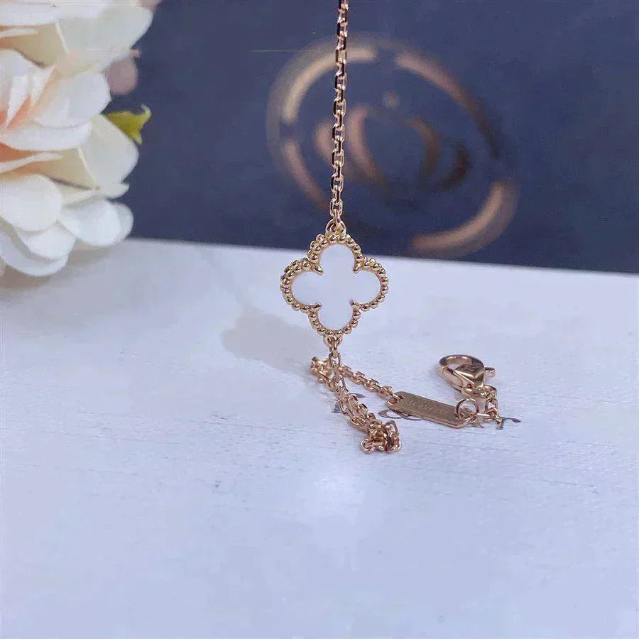 [Am jewelry]CLOVER WHITE MOP SINGLE FLOWER BRACELET