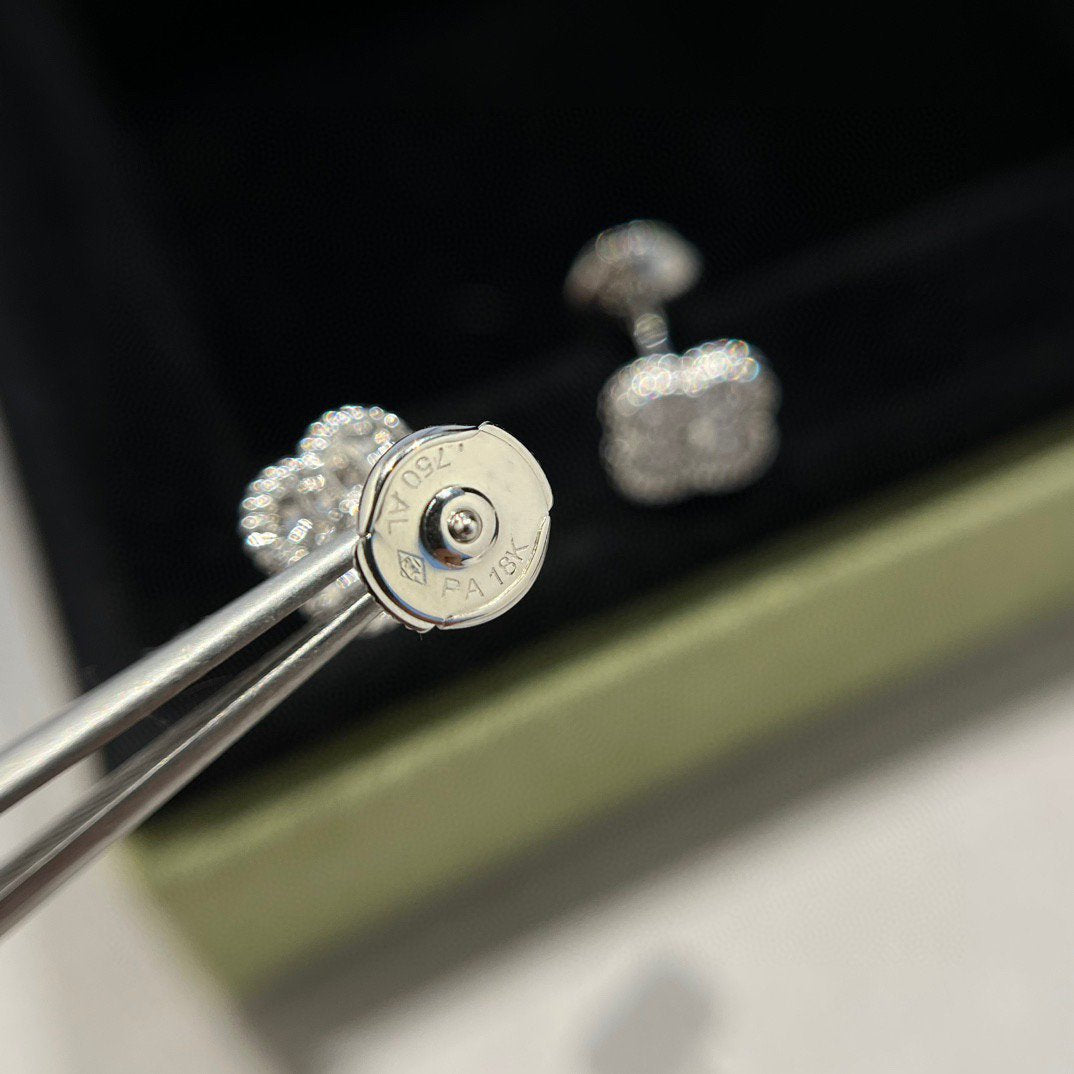 [Am jewelry]CLOVER MINI DIAMOND STUD EARRINGS