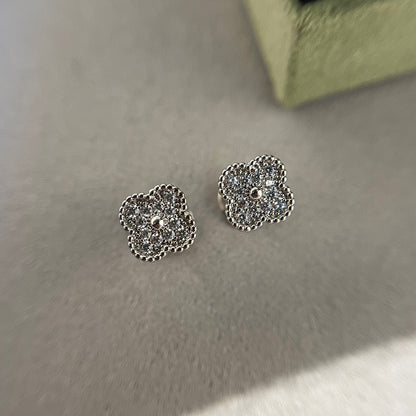 [Am jewelry]CLOVER MINI DIAMOND STUD EARRINGS