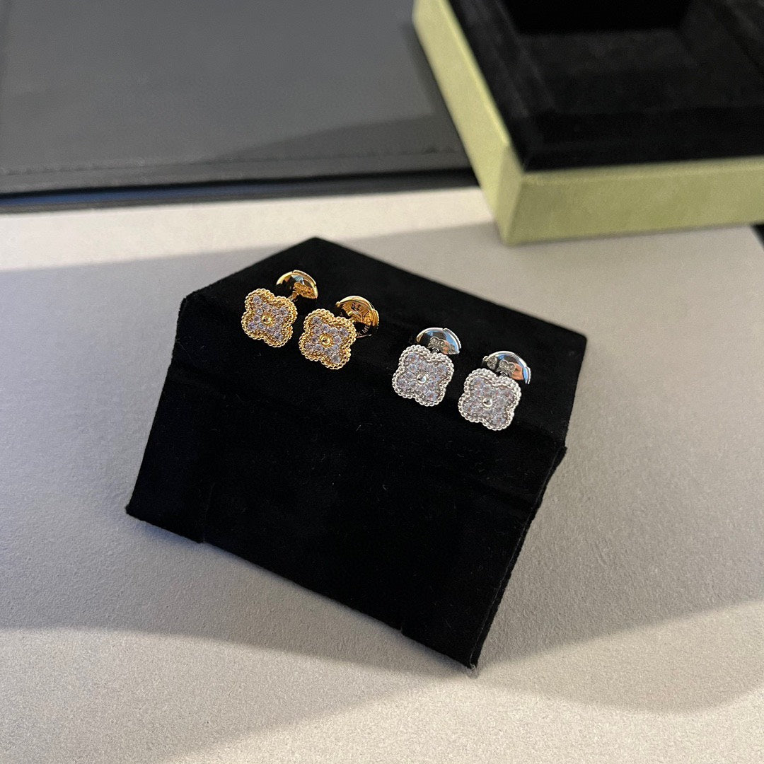 [Am jewelry]CLOVER MINI DIAMOND STUD EARRINGS