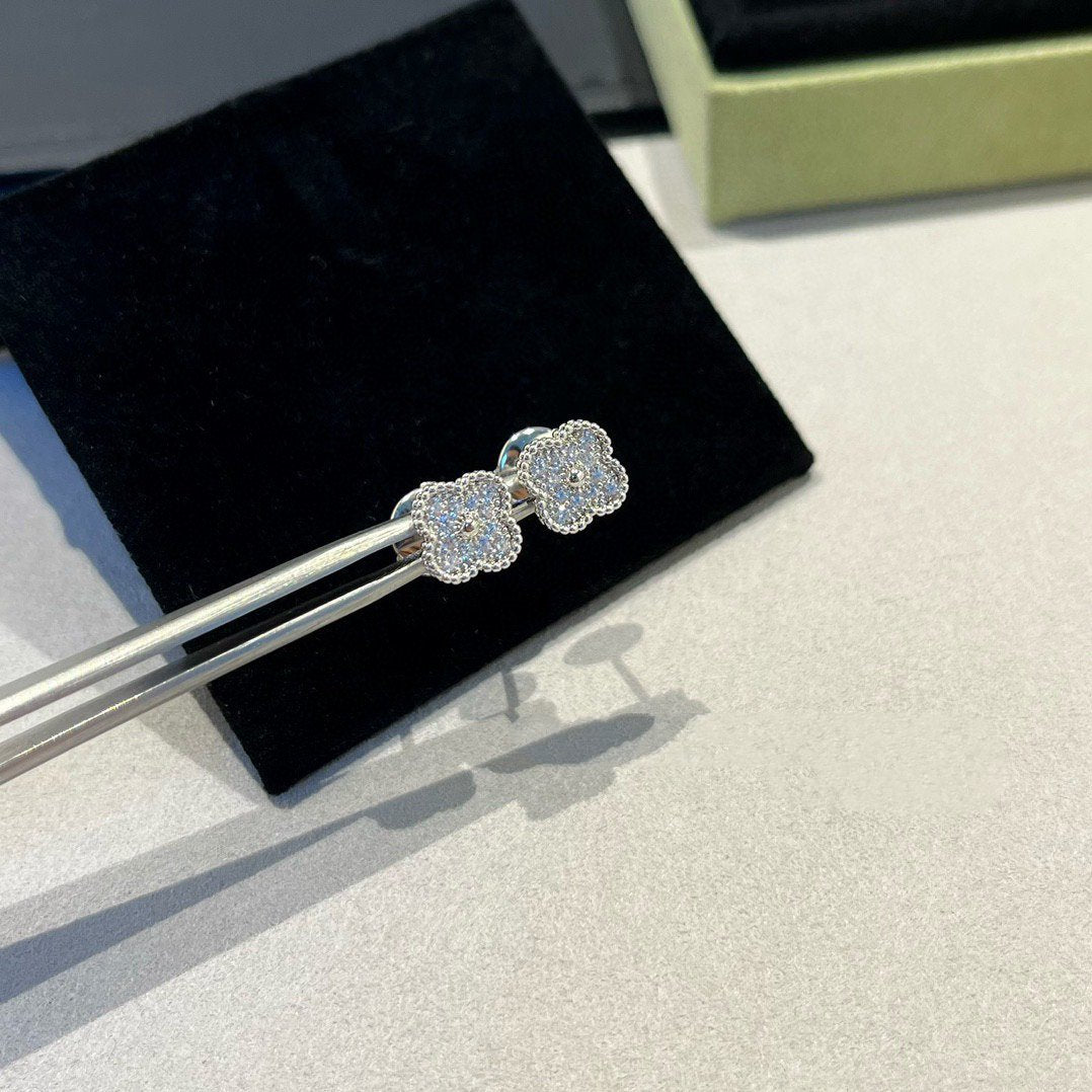 [Am jewelry]CLOVER MINI DIAMOND STUD EARRINGS