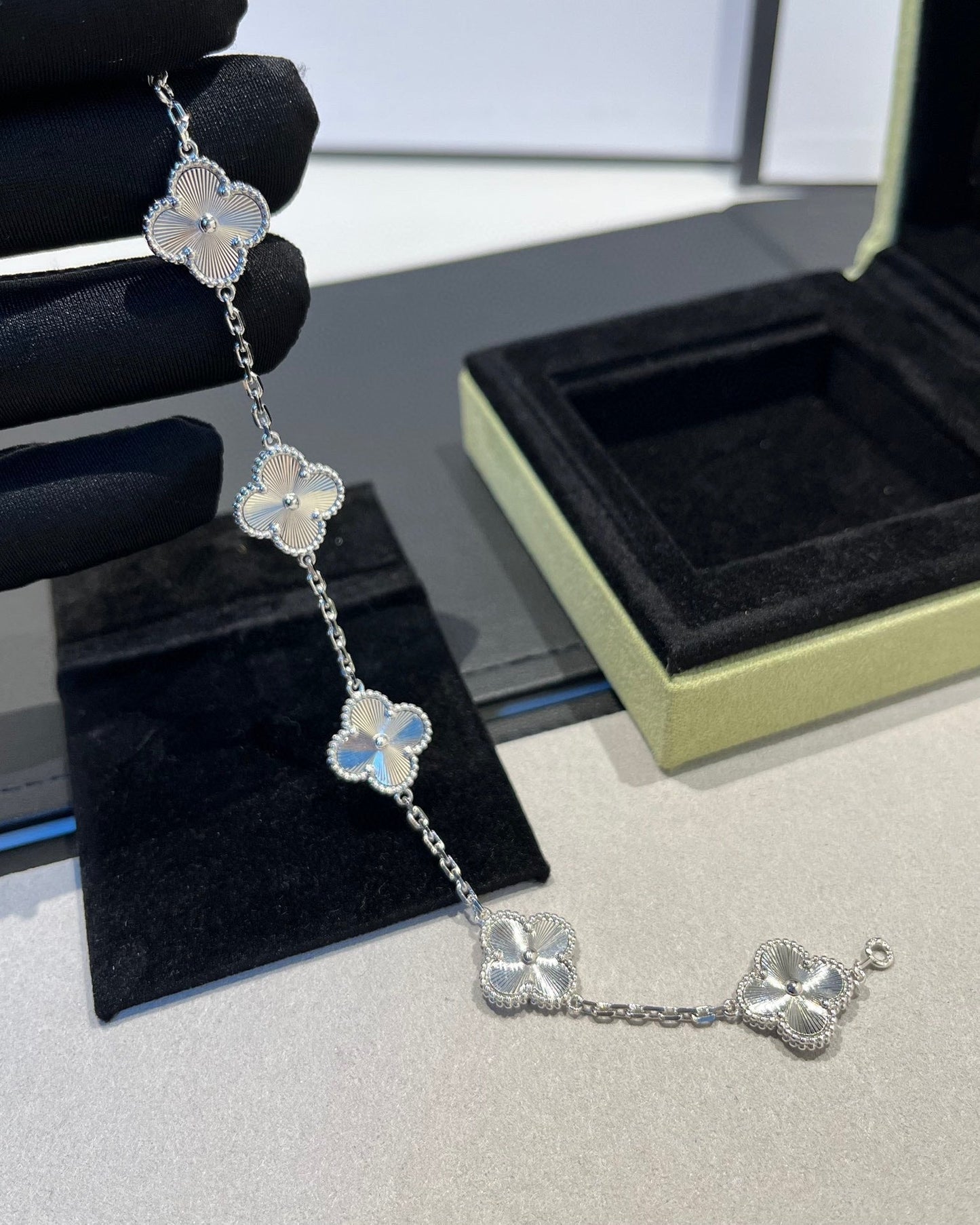 [Am jewelry] CLOVER 5 MOTIF LASER BRACELET COLLECTION