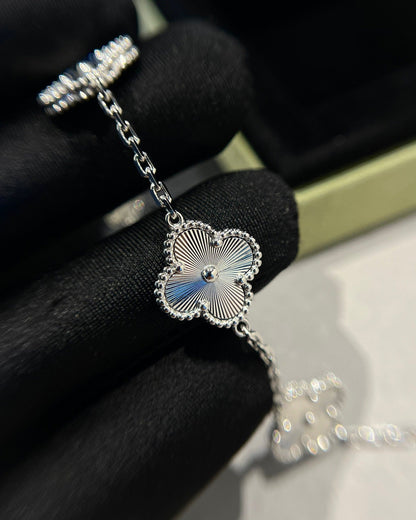 [Am jewelry] CLOVER 5 MOTIF LASER BRACELET COLLECTION