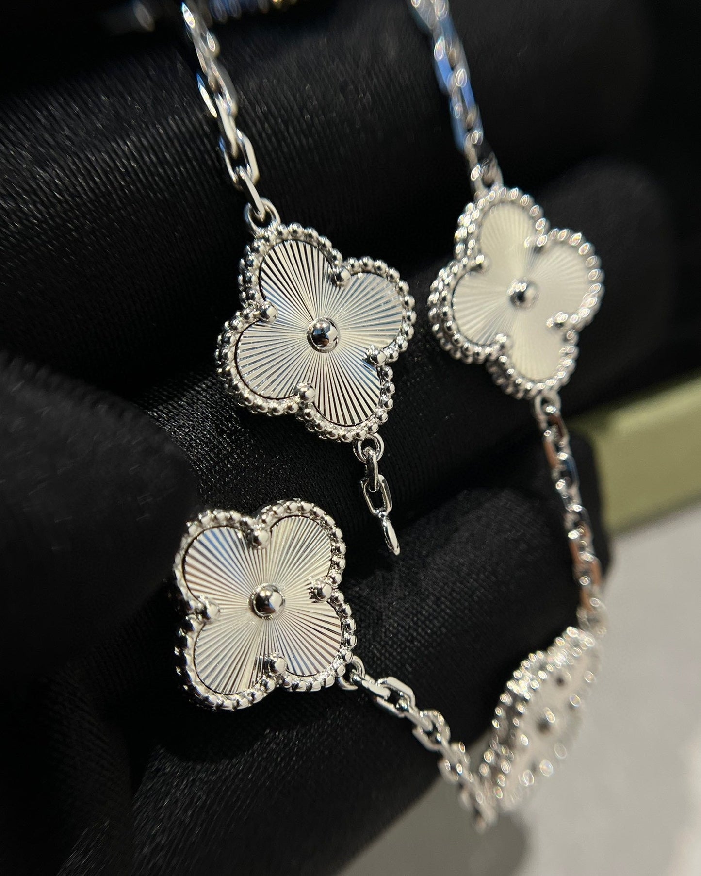 [Am jewelry] CLOVER 5 MOTIF LASER BRACELET COLLECTION