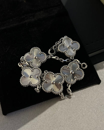 [Am jewelry] CLOVER 5 MOTIF LASER BRACELET COLLECTION