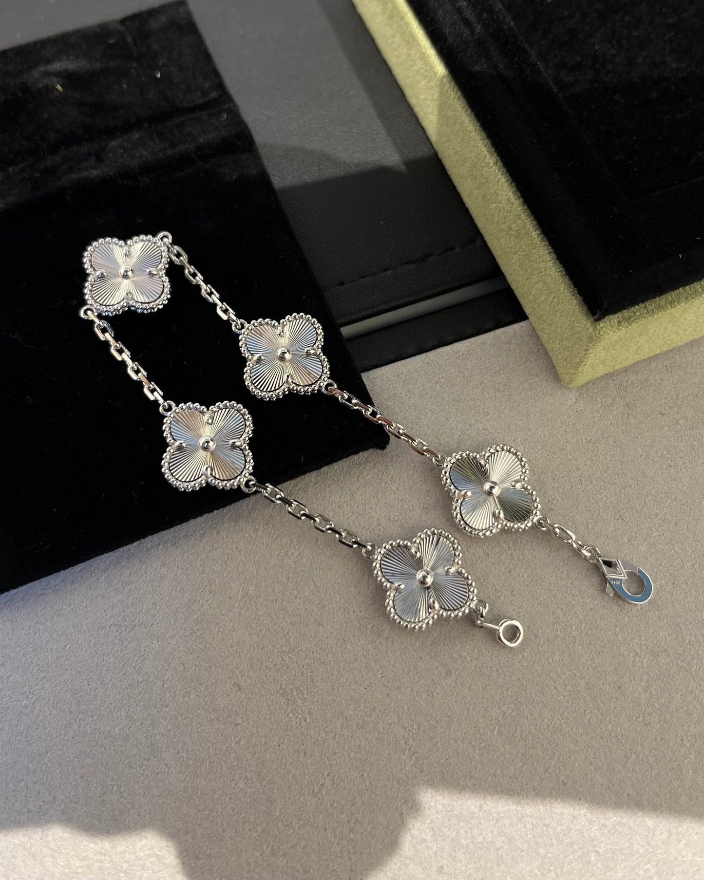 [Am jewelry] CLOVER 5 MOTIF LASER BRACELET COLLECTION