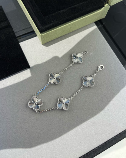 [Am jewelry] CLOVER 5 MOTIF LASER BRACELET COLLECTION